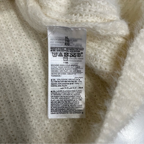 Old Navy Mock-Neck Eyelash Fuzzy Knit Sweater Vest Cream Sleeveless Sweater XL - Picture 5 of 7
